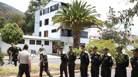 Edificio de dormitorios de los oficiales en la Escuela Superior de Policía, conocido como Castillo de Greyskull, donde habría ocurrido el femicidio de María Belén Bernal.