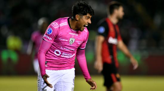 Luis Segovia de Independiente del Valle celebra un gol en la semifinal de la Copa Sudamericana ante Melgar, el 7 de septiembre de 2022.