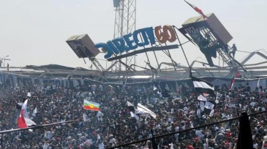 Hinchas de Colo-Colo en una de las tribunas del estadio Monumental de Santiago, el 30 de septiembre de 2022.