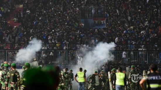 Imagen de una de las tribunas con hinchas en Indonesia, el 1 de octubre de 2022.