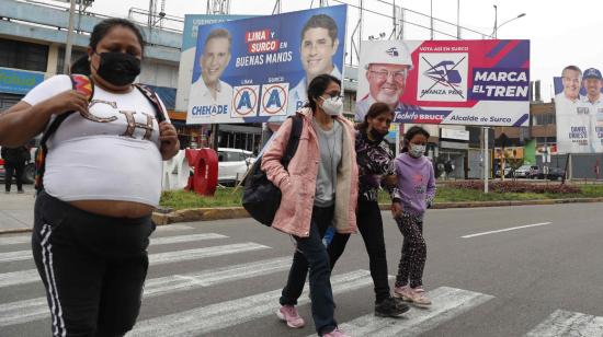 En las calles de Perú se siente la profunda decepción ciudadana con su clase política que se traduce en desinterés en las próximas elecciones locales y regionales. 