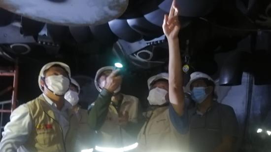 El embajador de la República Popular China, Chen Guoyou, y una delegación diplomática y técnica, durante un recorrido por la central hidroeléctrica Coca Codo Sinclair, el 12 de mayo de 2022. 