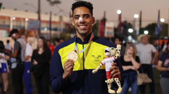 José Acevedo, con su medalla de oro en los Juegos Suramericanos de Asunción 2022.