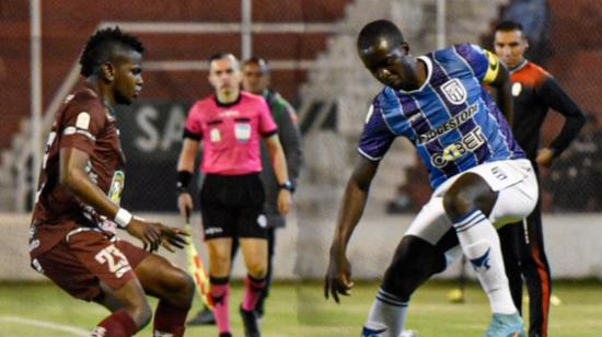 Jugadores de Mushuc Runa y 9 de Octubre, en el partido por Copa Ecuador el 5 de octubre de 2022.