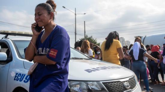 Familiares de las víctimas de la masacre en la Penitenciaría del Litoral esperan respuestas de las autoridades.