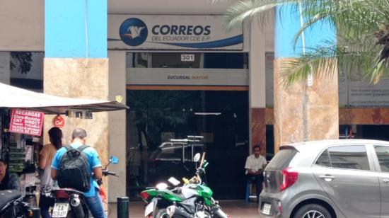 En el centro de Guayaquil, el edificio en donde funcionaba una de las agencias de Correos del Ecuador todavía tiene un letrero. 7 de octubre de 2022.