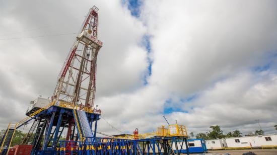 Torre petrolera en el bloque Sacha, ubicado en la Amazonía ecuatoriana y  operado por la petrolera estatal Petroecuador, en octubre de 2021.  