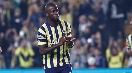 El futbolista ecuatoriano, Enner Valencia, luego de convertir uno de sus tres goles con el Fenerbahce, el 9 de octubre de 2022.