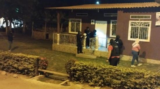 La Policía acudió al recinto La Leona, en Yaguachi, provincia del Guayas, donde ocurrió la balacera, el 9 de octubre de 2022.