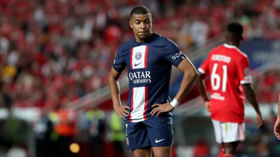 Kylian Mbappe del Paris Saint-Germain reacciona durante el partido del Grupo H de la Champions entre el SL Benfica y el PSG, el 5 de octubre de 2022.