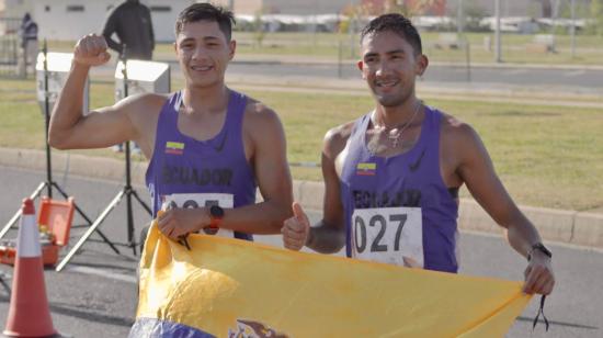 David Hurtado y Brian Pintado festejan su victoria en los Juegos Suramericanos de Asunción, el 12 de octubre de 2022. 