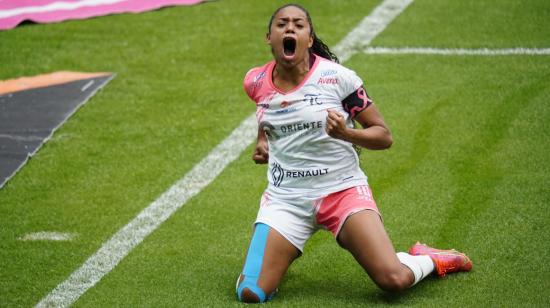 Maireth Pérez de Club Ñañas festeja un gol anotado en la final de la Superliga femenina, el 25 de septiembre de 2022. 