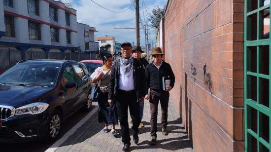 Gary Espinoza, líder de la Fenocin, llega a la Conferencia Episcopal. 