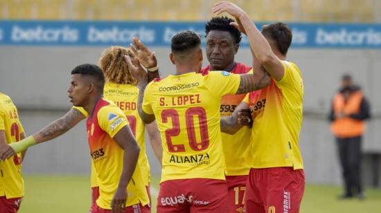 Jugadores de Aucas festejan un gol ante Guayaquil City, el 25 de agosto de 2022. 