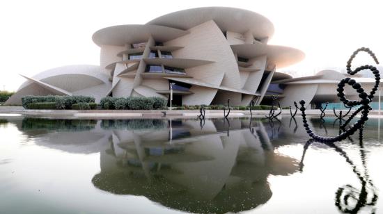 Vista general del Museo Nacional de Qatar, una joya arquitectónica obra del francés Jean Nouvel, ganador del Premio Pritzker.