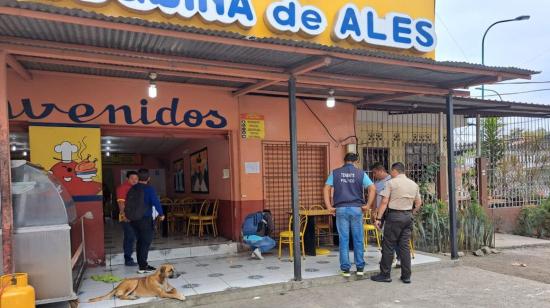 Asadero de pollos en donde fue asesinado el exjugador ecuatoriano Líder Mejía, el 15 de octubre de 2022.