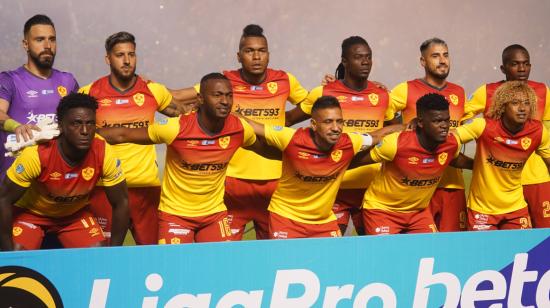 Plantel de Aucas que logró el título de campeón, el 13 de noviembre de 2022. 