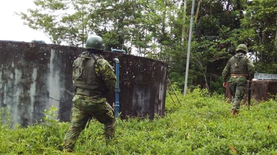 Integrantes de las Fuerzas Armadas ecuatorianas realizan patrullajes en la frontera norte, el 1 de septiembre de 2022.