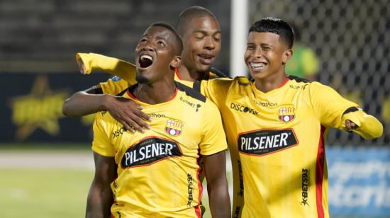 Los jugadores de Barcelona festejan un gol ante Cumbayá, en el estadio Atahualpa, el 22 de octubre de 2022.