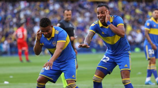 Los jugadores de Boca festejan un gol ante Independiente, en Buenos Aires, el 23 de octubre de 2022.