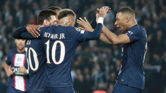 Lionel Messi, Neymar y Kylian Mbappé celebran en el partido del PSG ante el Maccabi Haifa el 25 de octubre de 2022.