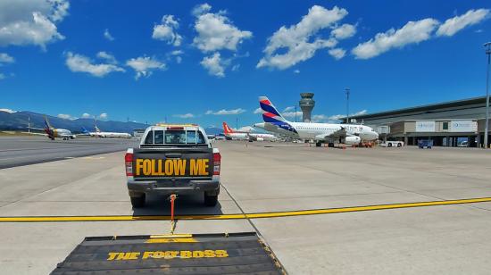 Aviones en el Aeropuerto de Quito, el 15 de octubre de 2022.
