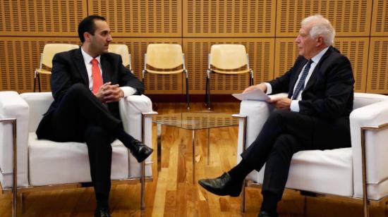 Encuentro entre Josep Borrell, alto representante de la UE, y el canciller Juan Carlos Holguín, en Buenos Aires, Argentina, el 26 de octubre de 2022.