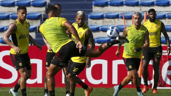 Los jugadores de Flamengo entrenan en el estadio George Capwell de Guayaquil, el 27 de octubre de 2022.