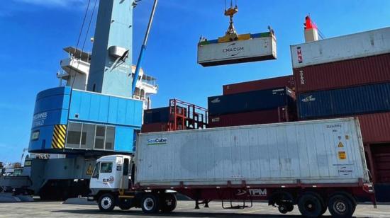 Imagen de contenedores en Manta, uno de los puertos que ya tiene escáneres en sus instalaciones.