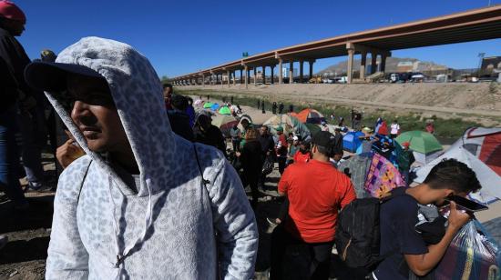 Migrantes venezolanos descansan en sus tiendas de campaña en una ciudad de México, frontera con Estados Unidos, el 27 de octubre de 2022. 