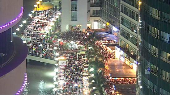 Hinchas brasileños se tomaron el Puerto Santa Ana, en Guayaquil, el 29 de octubre de 2022.