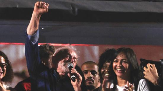 Luiz Inácio Lula da Silva pronuncia un discurso a sus simpatizantes, tras ganar la segunda ronda de las elecciones presidenciales, en la Avenida Paulista en Sao Paulo, Brasil, el 30 de octubre de 2022. 