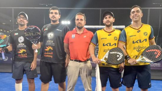 Marco Larrea y Sebastián Esquetini, de Ecuador, durante el Mundial de pádel de Dubai, el 2 de noviembre de 2022.