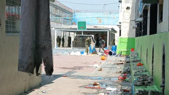 Imagen del interior de la Penitenciaría del Litoral, luego de un operativo de la Policía y del SNAI, el 4 de noviembre de 2022. 