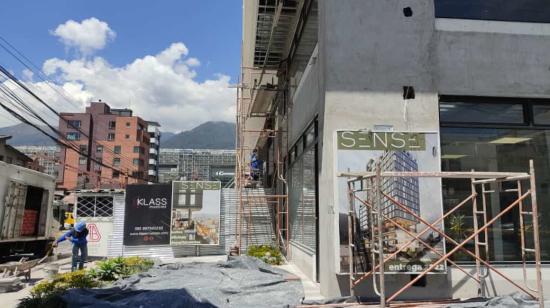 Imagen referencial de un edificio en construcción en el norte de Quito el 7 de noviembre de 2022.