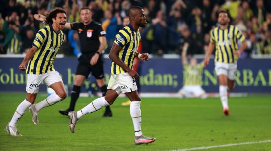 Enner Valencia celebra su gol en el triunfo del Fenerbahce, el 7 de noviembre de 2022.