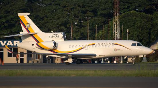 El avión presidencial Falcon 7X, en el aeropuerto de Guayaquil.
