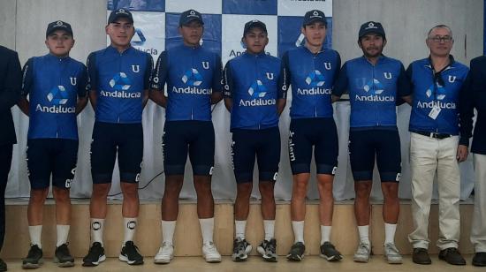 El equipo de ciclismo de Liga de Quito que competirá en la Vuelta al Ecuador.