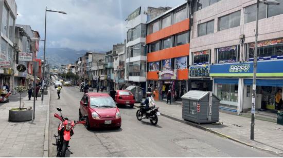 En La Jota hay decenas de locales comerciales. 