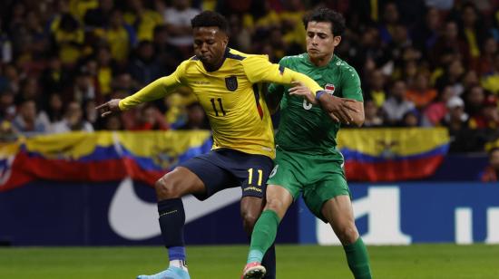 El delantero de Ecuador, Michael Estrada, controla una pelota en el partido ante Irak, en Madrid, el 12 de noviembre de 2022.