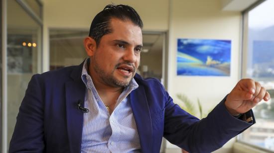 Santiago Barragán, abogado y miembro del directorio de la FEF, durante una entrevista en Quito, el 13 de noviembre de 2022.