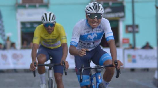 Santiago Montenegro venció en la meta a Robinson Chalapud, en la Etapa 4 de la Vuelta al Ecuador, el 15 de noviembre de 2022.