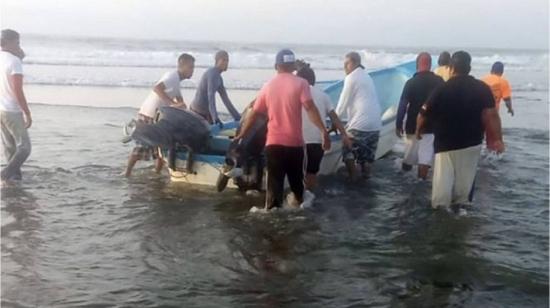 Imagen referencial de migrantes saliendo en lanchas del Puerto Aristas en Chiapas, en 2019. 