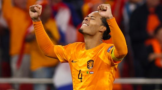 Virgil Van Dijk celebra en el partido de Países Bajos ante Senegal, el 21 de noviembre de 2022.