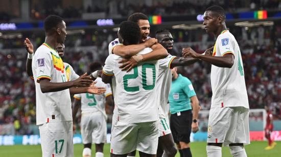 Jugadores de Senegal celebran en el partido ante Qatar, el 25 de noviembre de 2022.