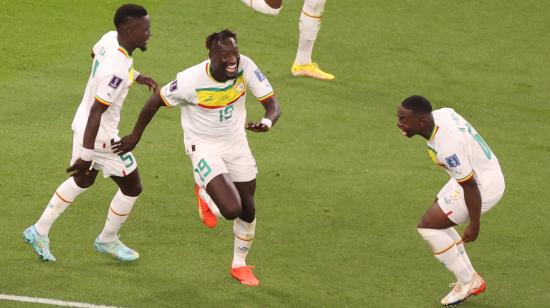 Famara Diedhiou, de Senegal, celebra su gol ante Qatar, el 25 de noviembre de 2022.