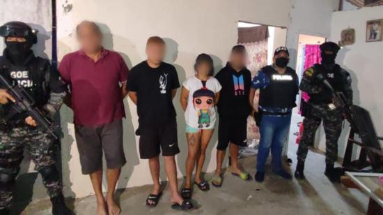 Parte de los detenidos, integrantes de Los Choneros, por la Policía en Manabí, el 28 de noviembre de 2022.