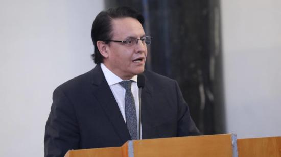 El presidente de la Comisión de Fiscalización, Fernando Villavicencio, durante una reunión en la Asamblea, el 30 de marzo de 2022.