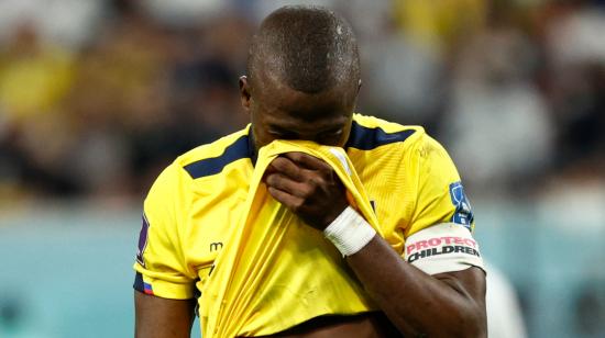 Enner Valencia llora después de la derrota de Ecuador ante Senegal, el 29 de noviembre de 2022.