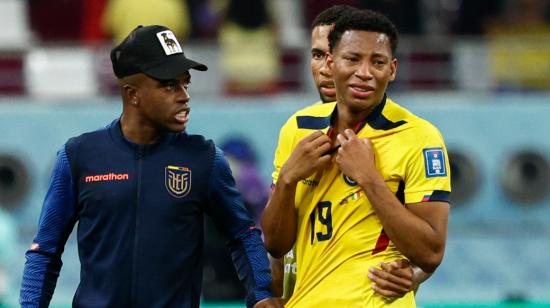 Gonzalo Plata llora después de la derrota de Ecuador ante Senegal, el 29 de noviembre de 2022.